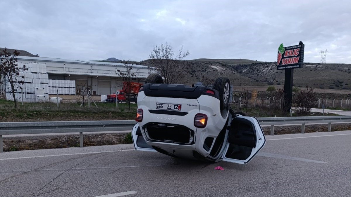 Ankara’da kontrolden çıkan otomobil takla attı