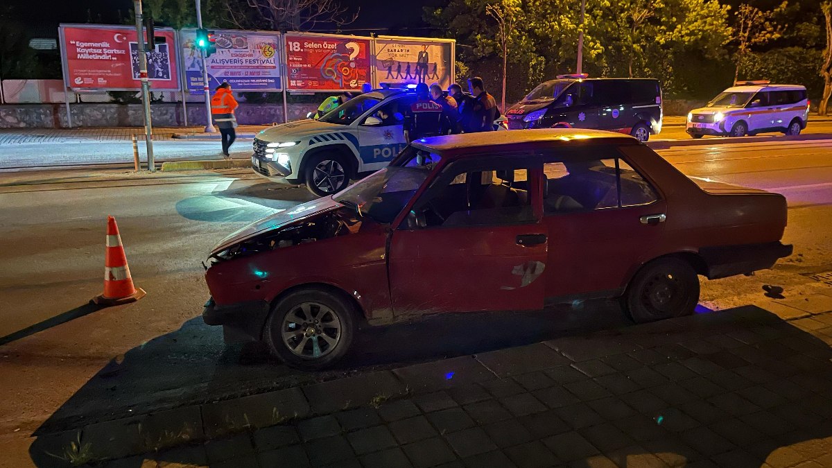 Eskişehir’de polisten kaçarken kaza yaptı