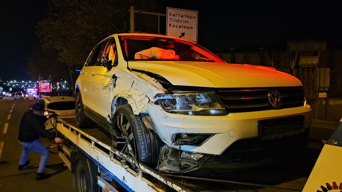 İstanbul’da yardım için durulan kaza alanına bir araç daha daha daldı