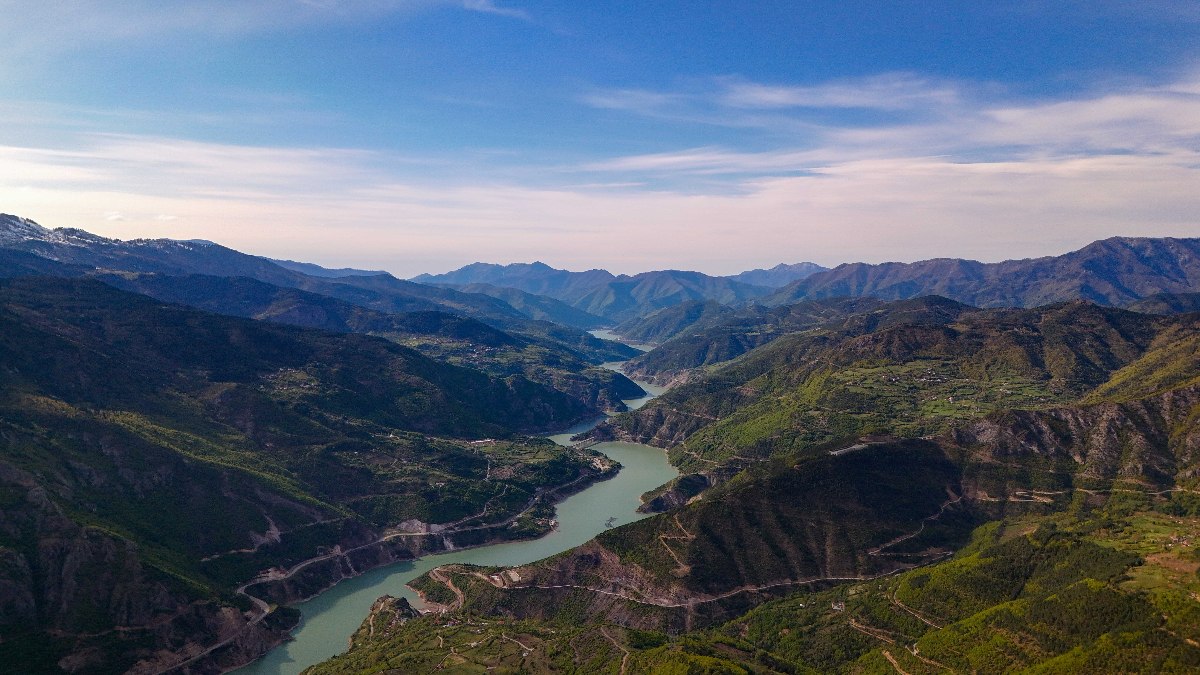 Artvin’in karlı dağlarından ilkbahar manzaraları
