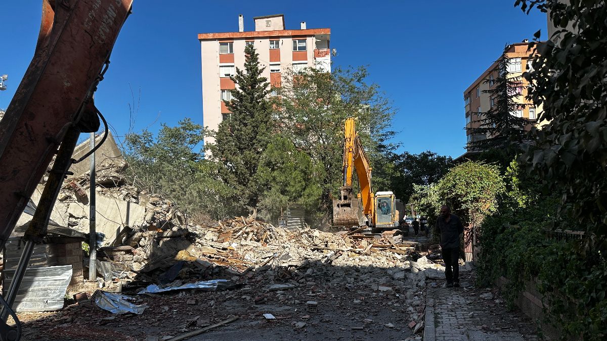 İstanbul Maltepe’de 11 katlı bina yıkım sırasında çöktü